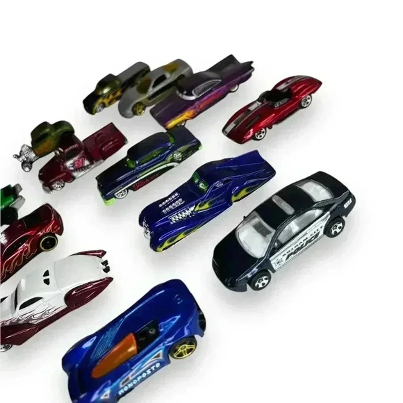 Hot Wheels Classic & Race Car Collection - Set of 16 Die-Cast Cars - Picture 5 of 13
